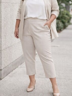 Athleta Plus Size Light Beige Cropped Pants | Stretch Zip Pocket Minimalist Chic